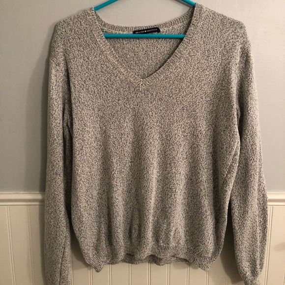 Brandy Melville Sweater - Picture 2 of 4